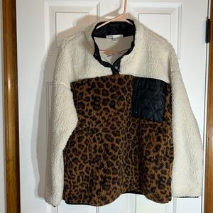 Seven7 Women’s Pull Over Sherpa Size Med-NWT